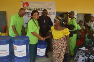 Elderly woman receives a Bucket of Love from KMJ Foundation volunteers
